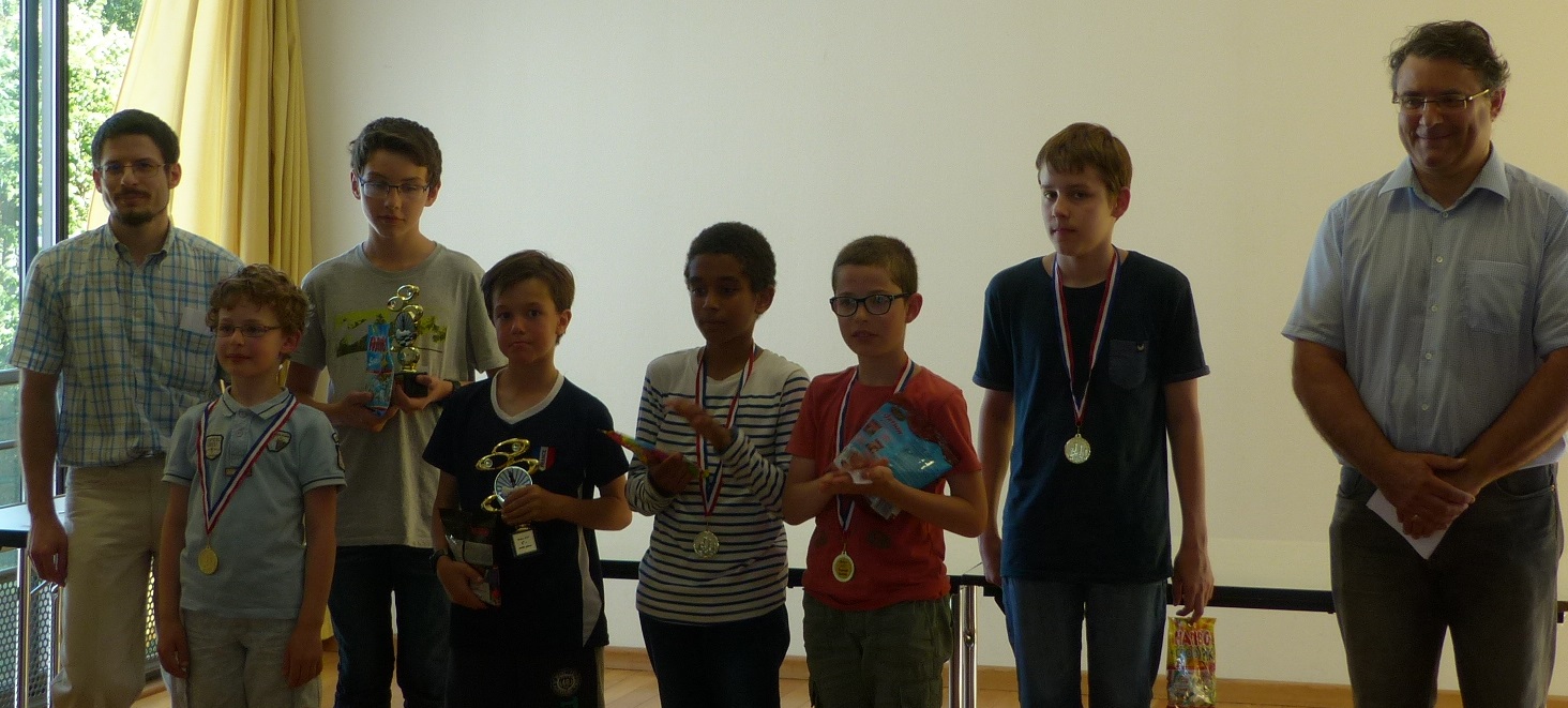 Les récompensés des tournois Jeunes et Petits Pions.